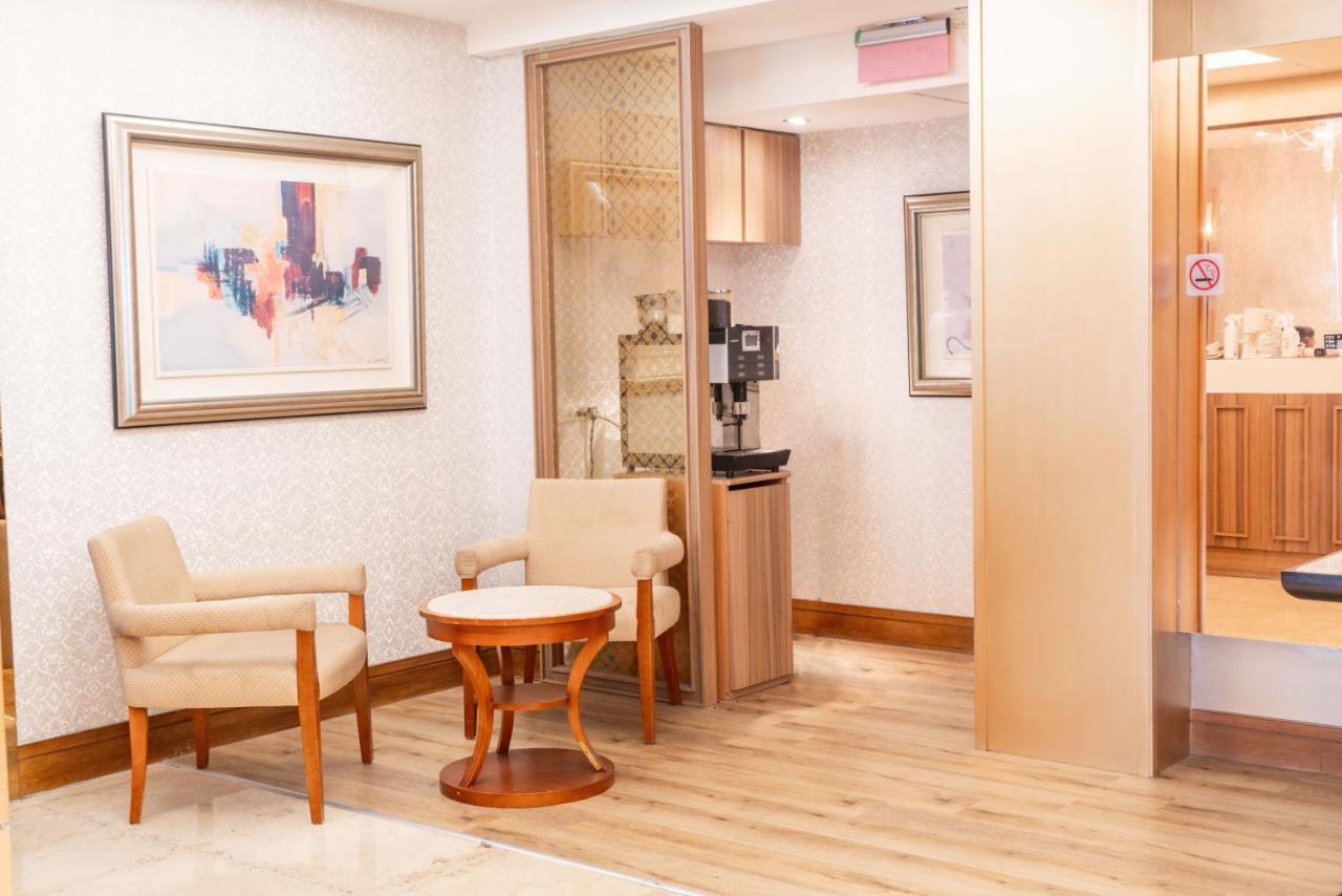 Elegance Hotel Taipei Bagian luar foto