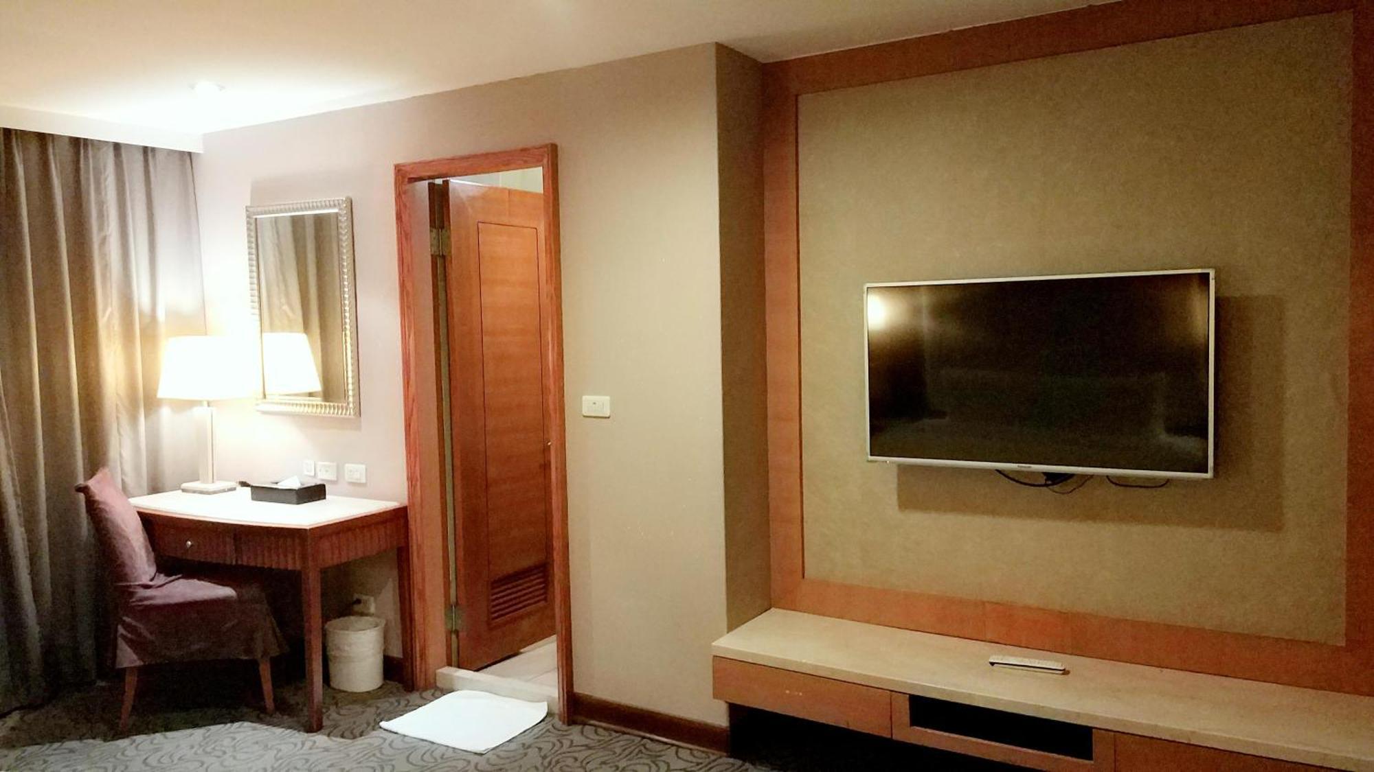Elegance Hotel Taipei Bagian luar foto