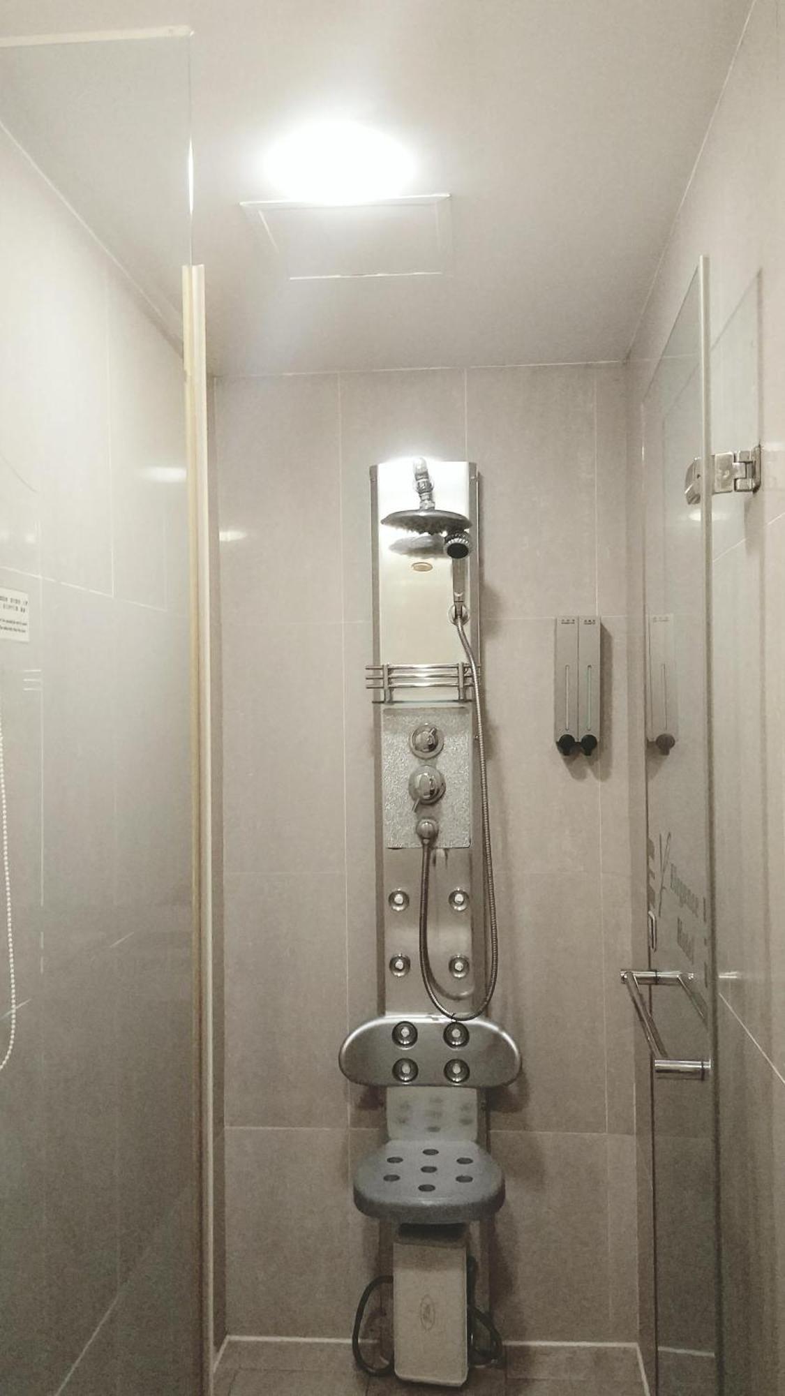 Elegance Hotel Taipei Bagian luar foto