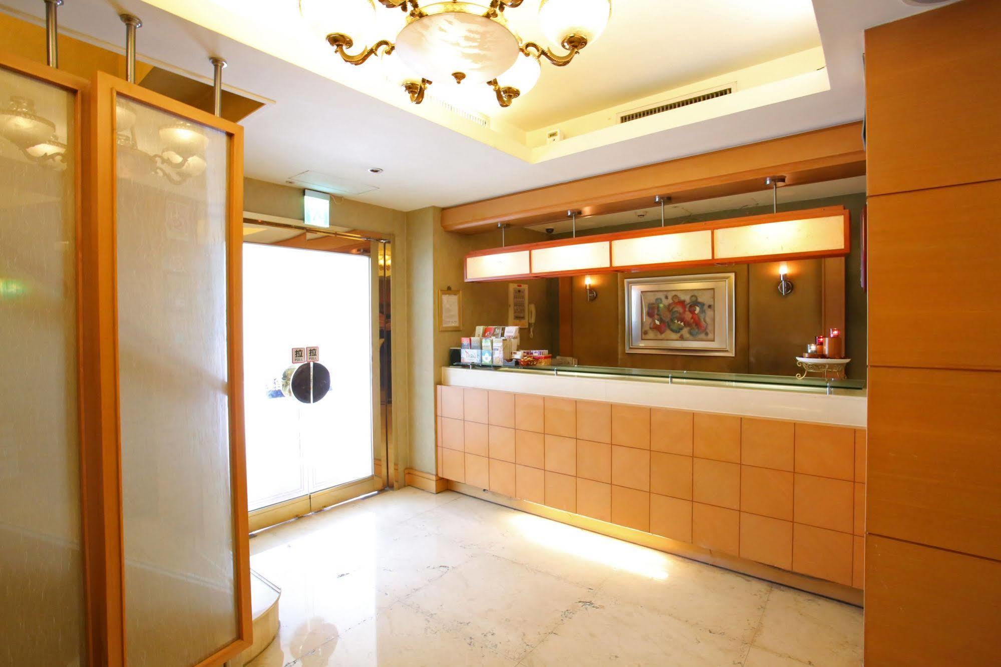 Elegance Hotel Taipei Bagian luar foto