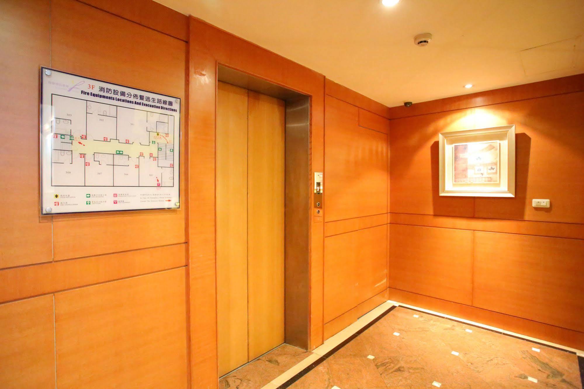 Elegance Hotel Taipei Bagian luar foto